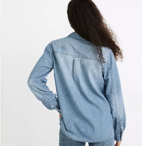 Madewell Denim Button-Up Shirt in Bluffton Wash - Picture 2 of 13